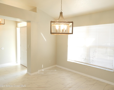 4825 47th Court - Photo Thumbnail 5