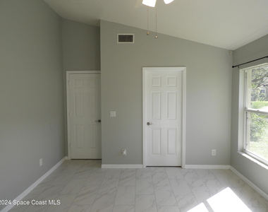 4825 47th Court - Photo Thumbnail 20