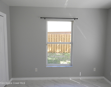 4825 47th Court - Photo Thumbnail 13