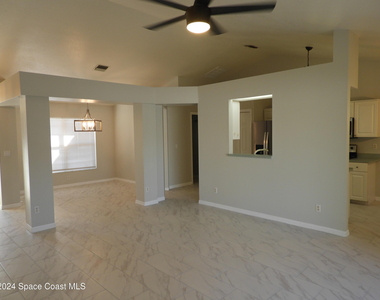 4825 47th Court - Photo Thumbnail 7
