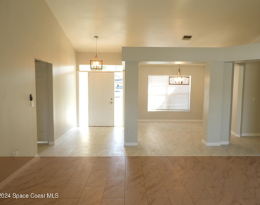 4825 47th Court - Photo Thumbnail 8