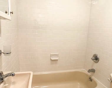 East 89 Street - Photo Thumbnail 4