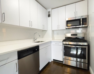 E 82 St - Photo Thumbnail 2