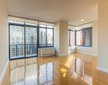 West 48 Street - Photo Thumbnail 1