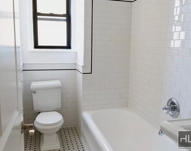 East 68 Street - Photo Thumbnail 3