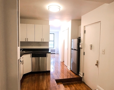 East 89 Street - Photo Thumbnail 4