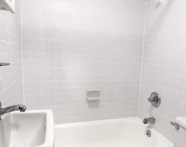 East 89 Street - Photo Thumbnail 6