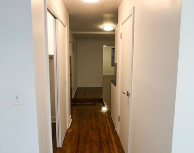 East 89 Street - Photo Thumbnail 3