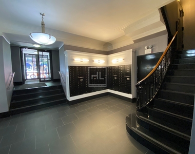 West 55 Street - Photo Thumbnail 7