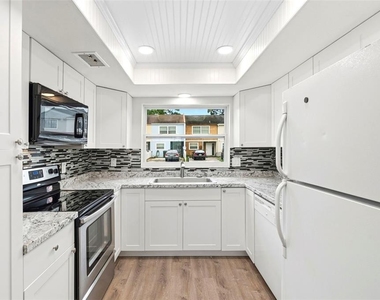 2871 S Pines Drive - Photo Thumbnail 3