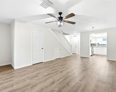2871 S Pines Drive - Photo Thumbnail 2