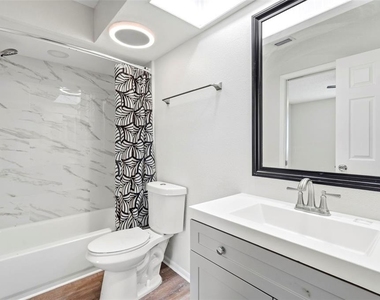 2871 S Pines Drive - Photo Thumbnail 9