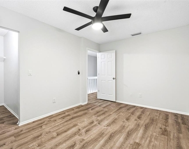 2871 S Pines Drive - Photo Thumbnail 12