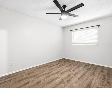 2871 S Pines Drive - Photo Thumbnail 13