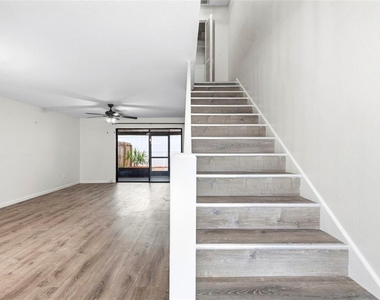 2871 S Pines Drive - Photo Thumbnail 8
