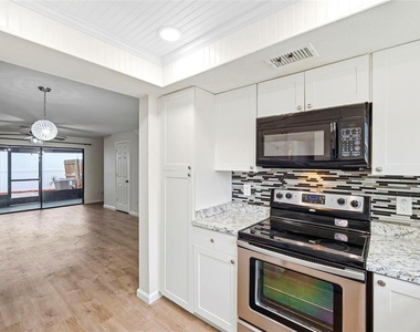 2871 S Pines Drive - Photo Thumbnail 4