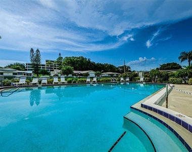 2739 Sherbrooke Lane - Photo Thumbnail 21