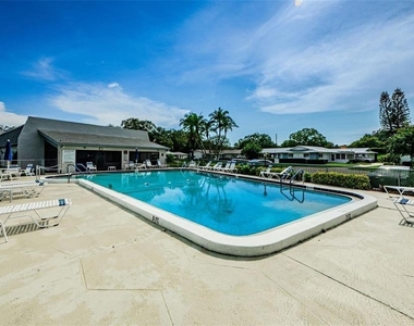 2739 Sherbrooke Lane - Photo Thumbnail 20