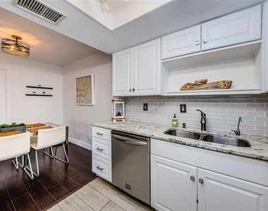 2739 Sherbrooke Lane - Photo Thumbnail 8