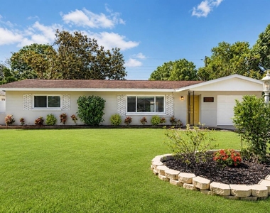 12174 83rd Avenue - Photo Thumbnail 1