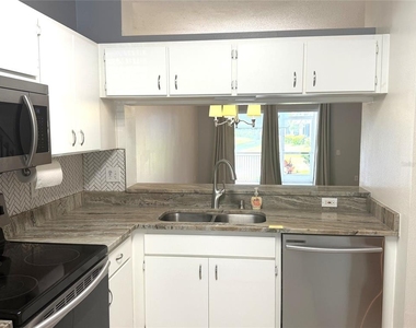 6211 Bayside Key Drive - Photo Thumbnail 4