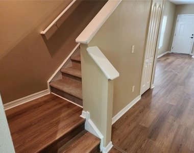 15924 Fishhawk Creek Lane - Photo Thumbnail 9