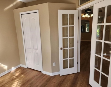 15924 Fishhawk Creek Lane - Photo Thumbnail 11