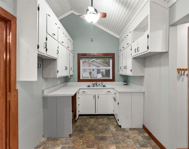 10519 Bridgewood Drive - Photo Thumbnail 7