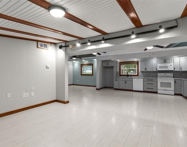 10519 Bridgewood Drive - Photo Thumbnail 4