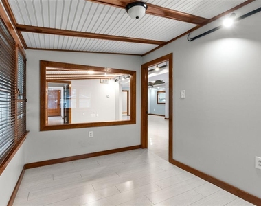 10519 Bridgewood Drive - Photo Thumbnail 15