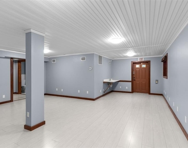 10519 Bridgewood Drive - Photo Thumbnail 24