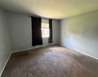 4215 S Semoran Boulevard - Photo Thumbnail 7