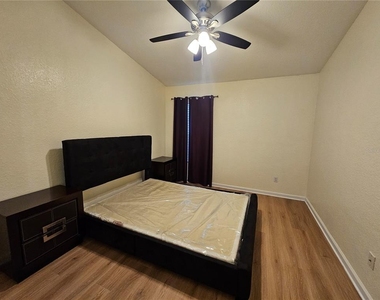 5166 Hawkstone Drive - Photo Thumbnail 10