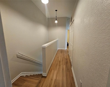 5166 Hawkstone Drive - Photo Thumbnail 11