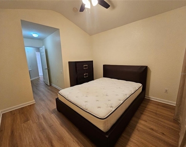5166 Hawkstone Drive - Photo Thumbnail 13