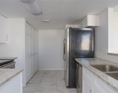 202 Washington Palm Loop - Photo Thumbnail 8