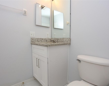 202 Washington Palm Loop - Photo Thumbnail 17