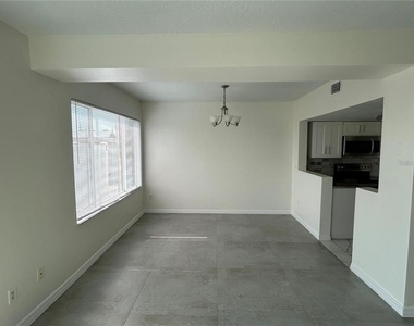 202 Washington Palm Loop - Photo Thumbnail 5