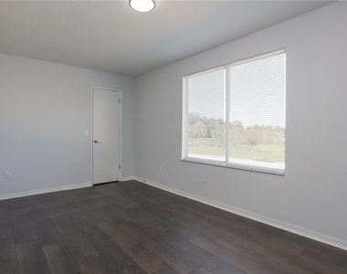 202 Washington Palm Loop - Photo Thumbnail 19
