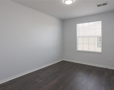 202 Washington Palm Loop - Photo Thumbnail 16