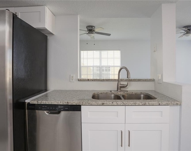202 Washington Palm Loop - Photo Thumbnail 14