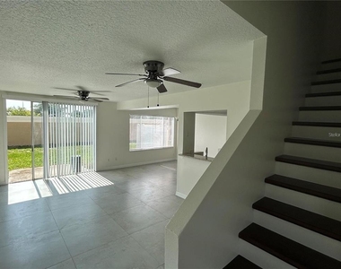 202 Washington Palm Loop - Photo Thumbnail 1