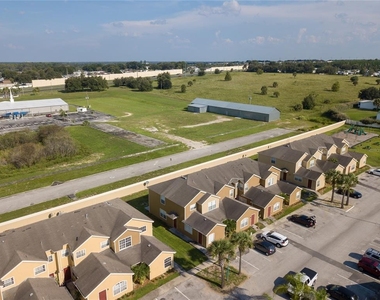 202 Washington Palm Loop - Photo Thumbnail 21
