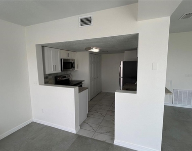 202 Washington Palm Loop - Photo Thumbnail 6