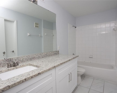 202 Washington Palm Loop - Photo Thumbnail 10