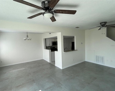 202 Washington Palm Loop - Photo Thumbnail 4