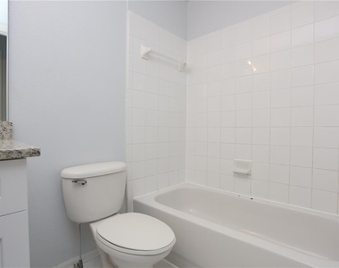 202 Washington Palm Loop - Photo Thumbnail 18