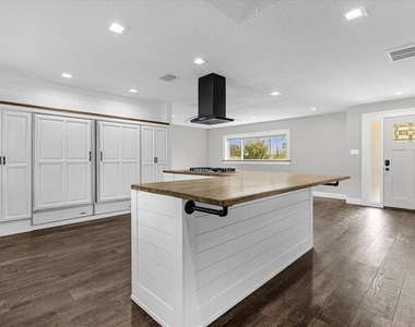 8756 Granada Boulevard - Photo Thumbnail 9