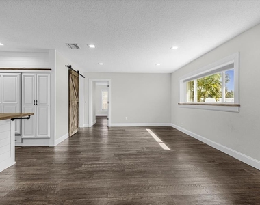 8756 Granada Boulevard - Photo Thumbnail 4