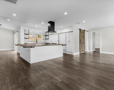 8756 Granada Boulevard - Photo Thumbnail 3